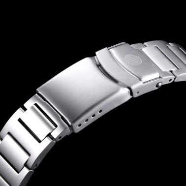 Montre Yema Navygraf Marine Nationale GMT automatique cadran bleu bracelet acier 38,5 mm YNAV23MN-AMS