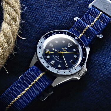 Montre Yema Navygraf Marine Nationale GMT automatique cadran bleu bracelet caoutchouc noir 38,5 mm YNAV23MN-GRBS