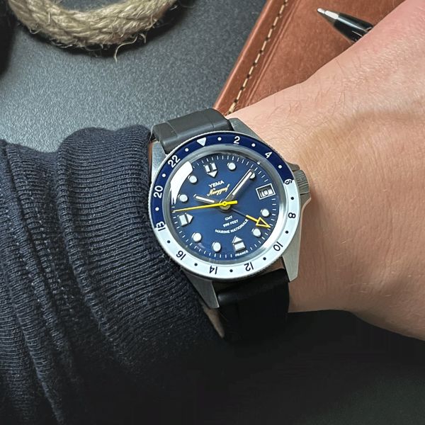 Montre Yema Navygraf Marine Nationale GMT automatique cadran bleu bracelet caoutchouc noir 38,5 mm YNAV23MN-GRBS