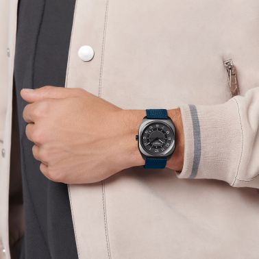 Montre Hermès H08 DLC noir automatique cadran noir bracelet tissu bleu 42 mm W049432WW00