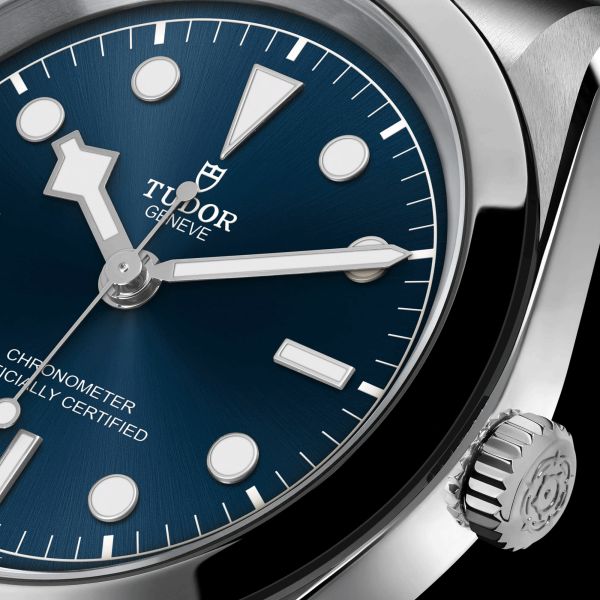 Montre Tudor Black Bay 41 COSC automatique cadran bleu bracelet acier 41 mm M79680-0002