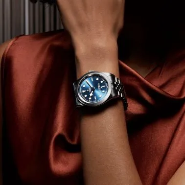 Tudor Black Bay 39 COSC automatic watch blue dial steel bracelet 39 mm M79660-0002