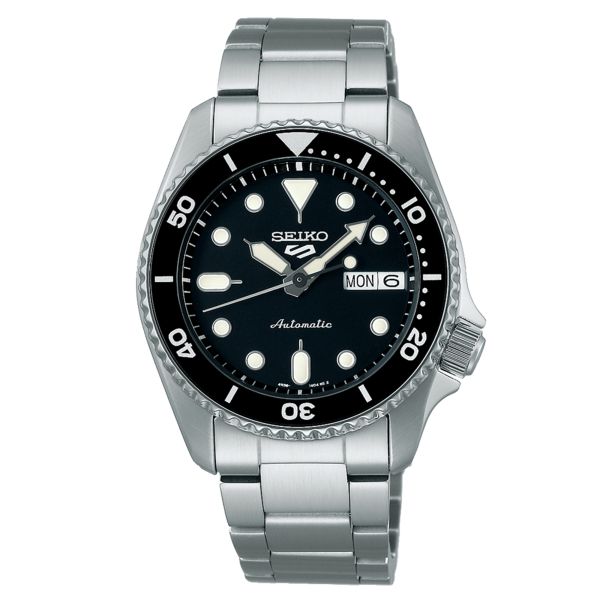 Montre Seiko 5 SKX Sports automatique cadran noir bracelet acier 38 mm