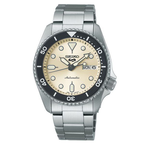 Montre Seiko 5 SKX Sports automatique cadran crème bracelet acier 38 mm