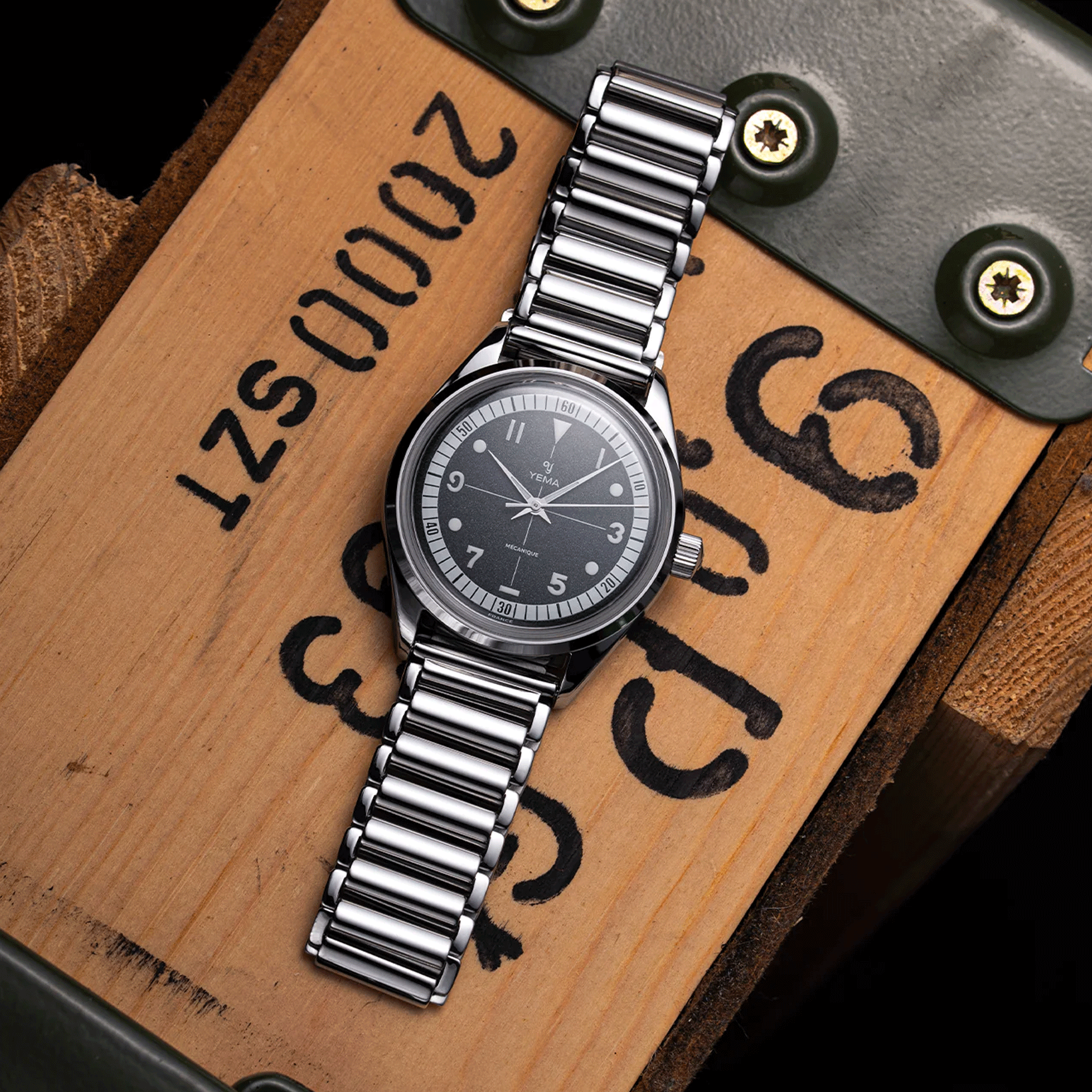 Yema Urban Field mechanical watch black dial steel bracelet 20 cm Bonklip 37,5 mm YFLD23-37-AM3S