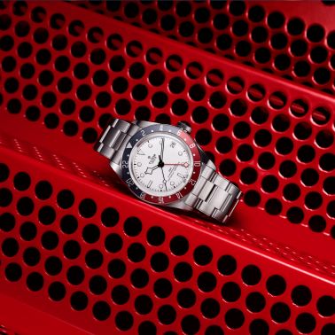 Montre Tudor Black Bay GMT automatique lunette "Pepsi" cadran opalin bracelet acier 41 mm M79830RB-0010