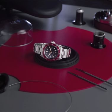 Montre Tudor Black Bay METAS lunette bordeaux automatique cadran noir bracelet acier 3 mailles 41 mm M7941A1A0RU-0001