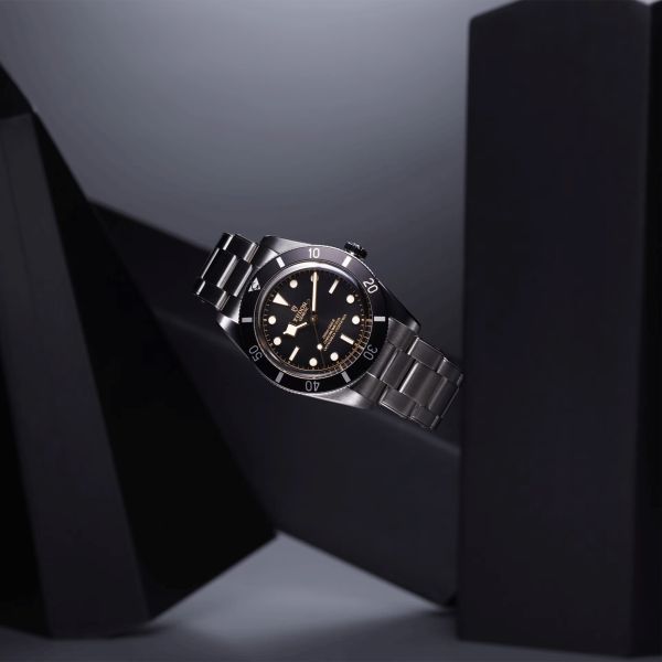 Montre Tudor Black Bay 54 automatique cadran noir bracelet acier 37 mm M79000N-0001