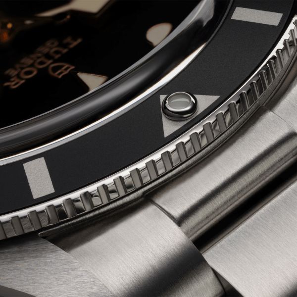 Tudor Black Bay 54 automatic black dial rubber strap 37 mm