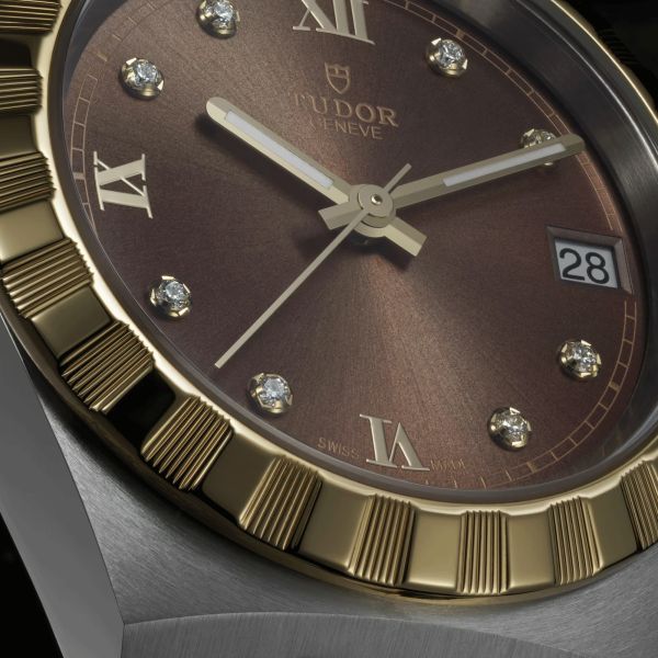 Montre Tudor Royal automatique lunette or jaune index diamants cadran chocolat bracelet acier et or jaune 38 mm M28503-0008