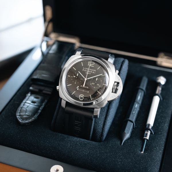 Vendesi Panerai Full set wooden box / outer box / tool / booklet NEW... per 284 € da un Trusted Seller su
