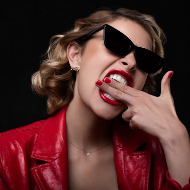 La Brune et La Blonde Bang Bang pins in yellow gold and diamond