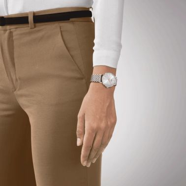 Montre Tissot T-Classic Everytime Lady quartz cadran argent bracelet acier 34 mm T143.210.11.011.01