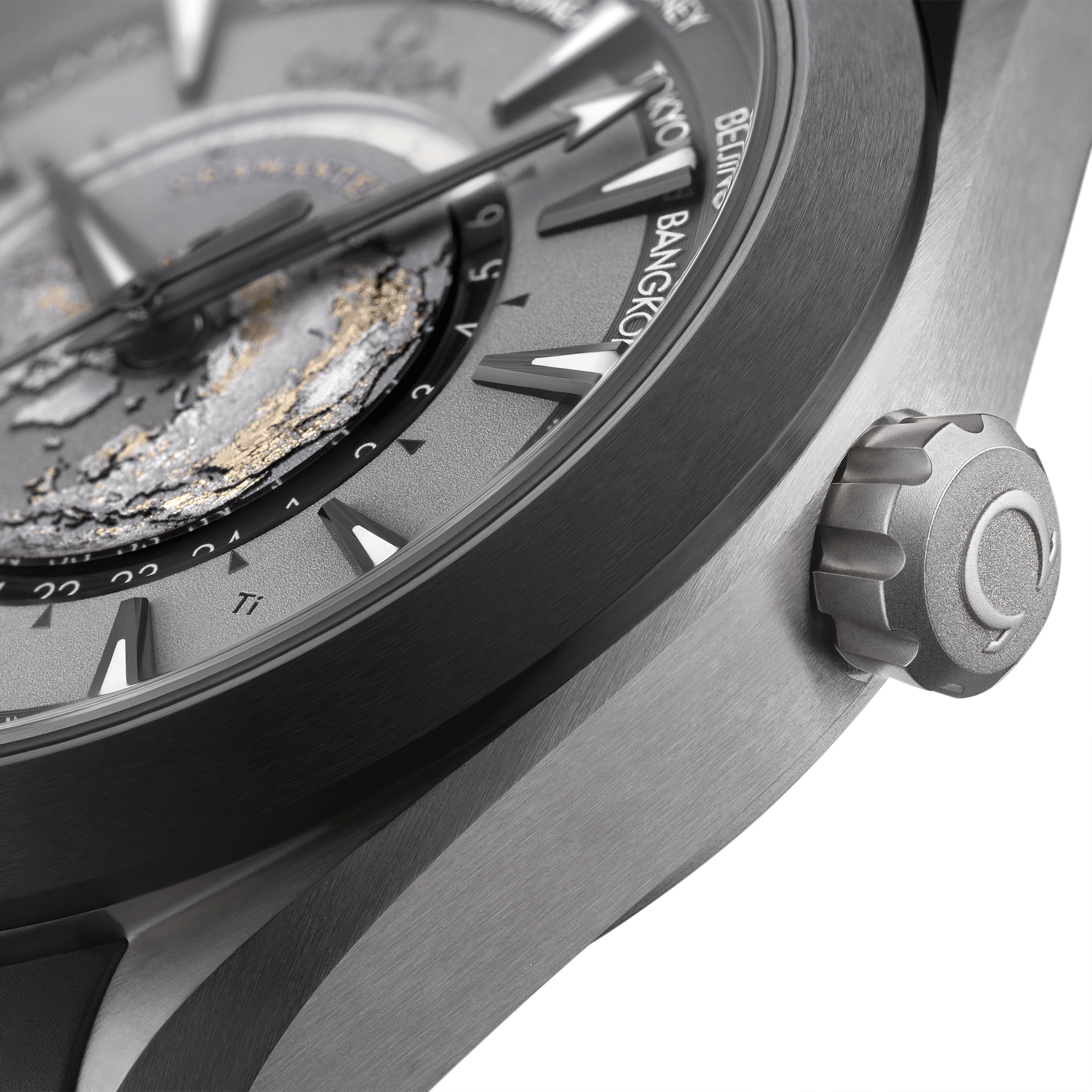 Montre Omega Seamaster Aqua Terra 150M Co-Axial Master Chronometer GMT Worldtimer titane cadran gris bracelet caoutchouc 43 mm