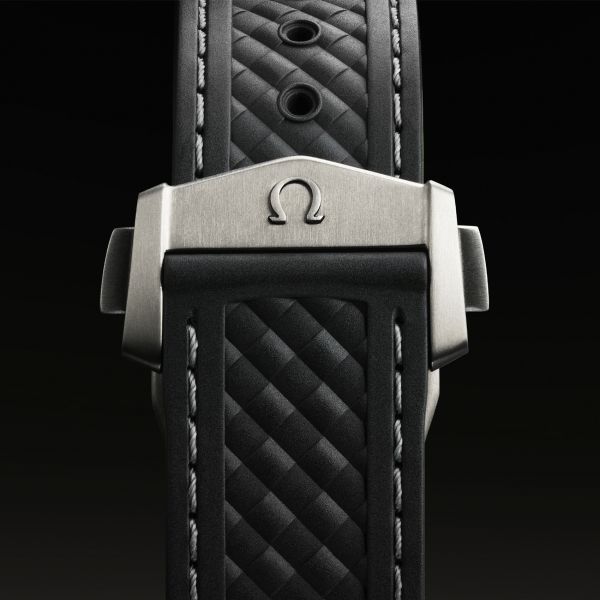 Montre Omega Seamaster Aqua Terra 150M Co-Axial Master Chronometer GMT Worldtimer titane cadran gris bracelet caoutchouc 43 mm
