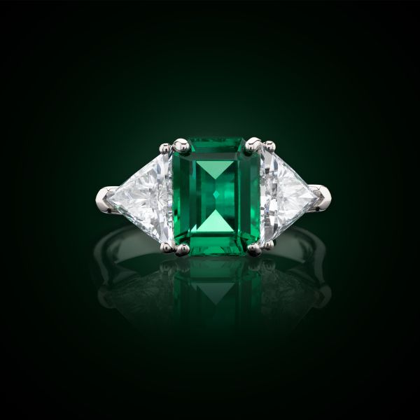 Lepage Cléo ring in platinum, emerald and diamonds