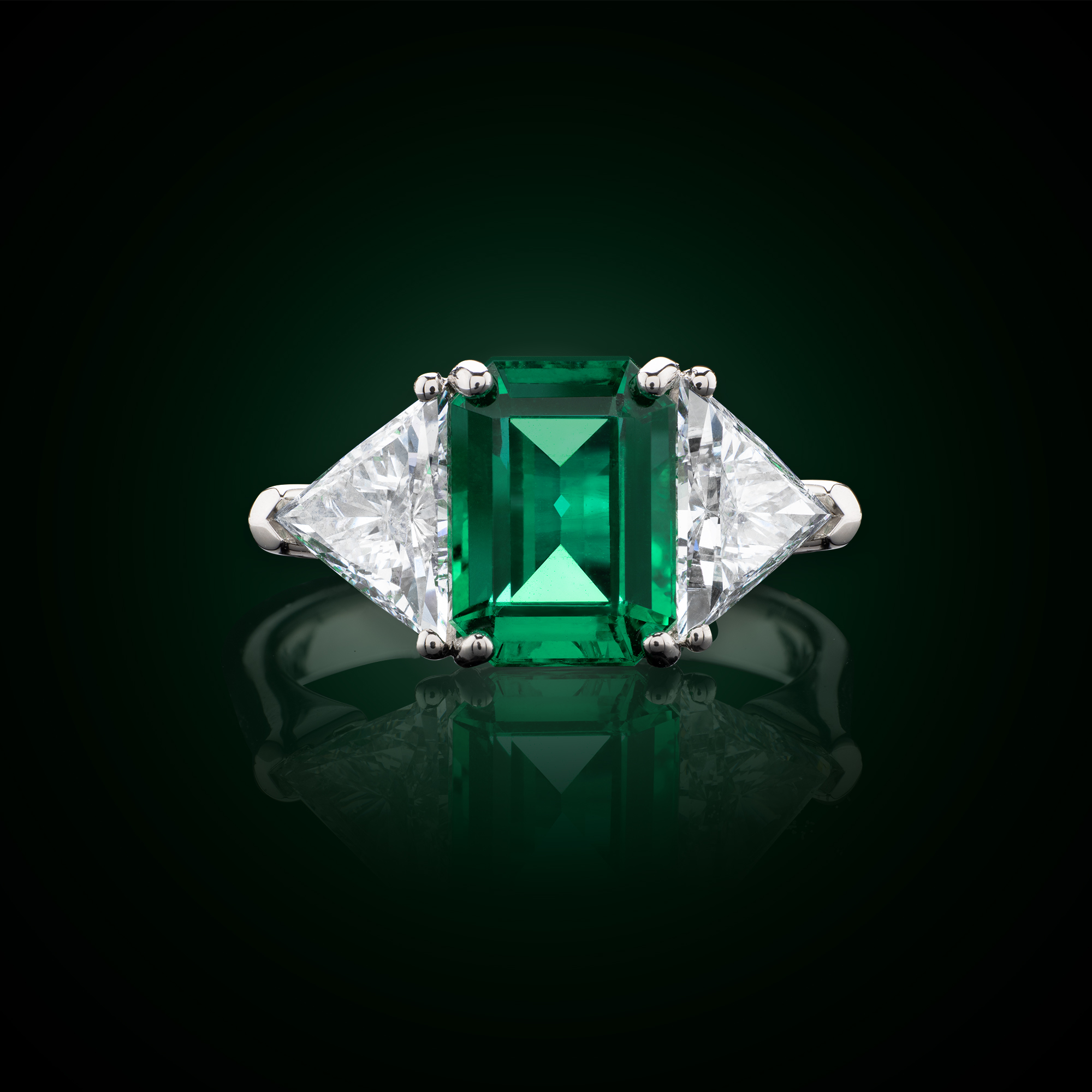 Lepage Cléo ring in platinum, emerald and diamonds