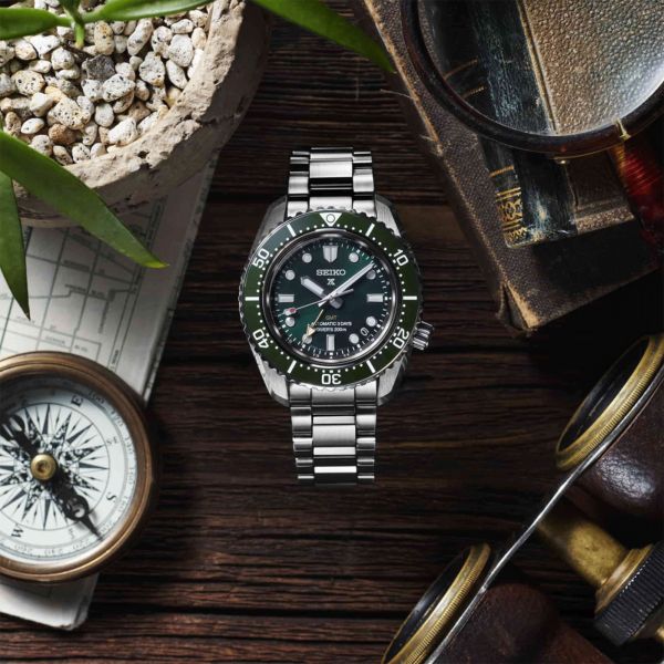 Montre Seiko Prospex Automatique Diver's GMT 1968 "Marine Green" cadran vert bracelet acier 42 mm