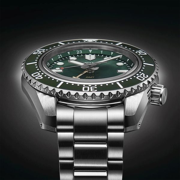 Montre Seiko Prospex Automatique Diver's GMT 1968 "Marine Green" cadran vert bracelet acier 42 mm