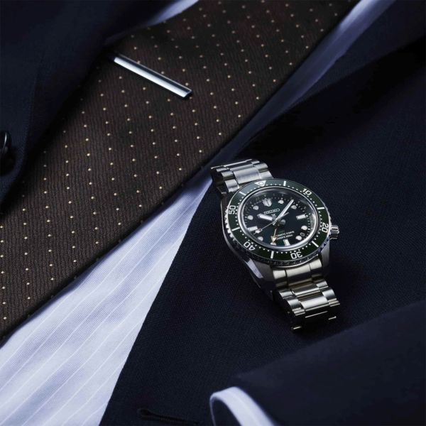 Montre Seiko Prospex Automatique Diver's GMT 1968 "Marine Green" cadran vert bracelet acier 42 mm