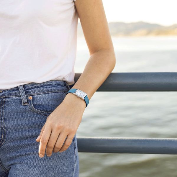 Montre Hamilton American Classic Ardmore quartz cadran argenté bracelet cuir bleu 18,7 x 27 mm H11221650