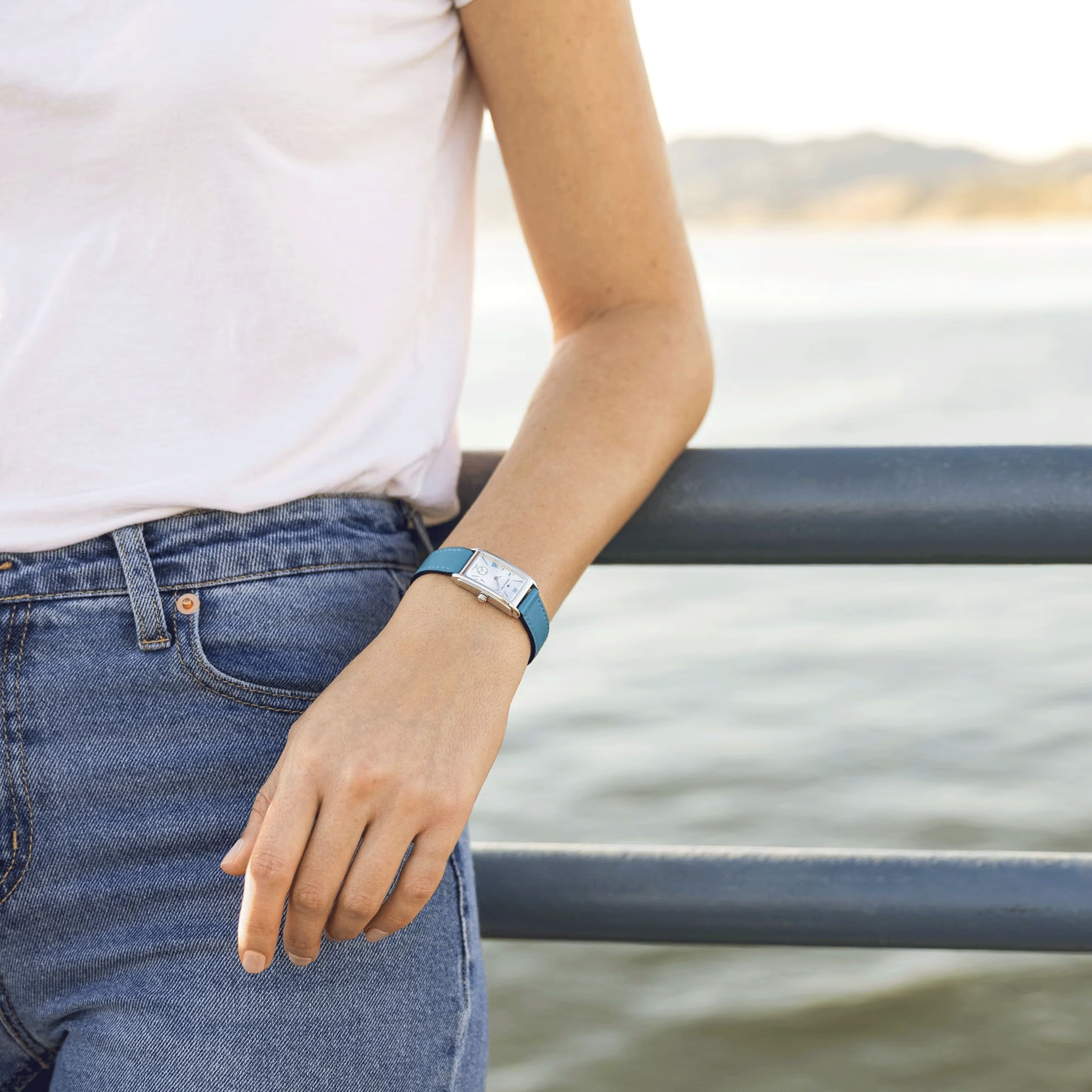 Montre Hamilton American Classic Ardmore quartz cadran argenté bracelet cuir bleu 18,7 x 27 mm H11221650