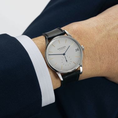 Montre Nomos Orion Neomatik 175 Years automatique cadran galvanisé bracelet cuir noir 40,5 mm 365.S1