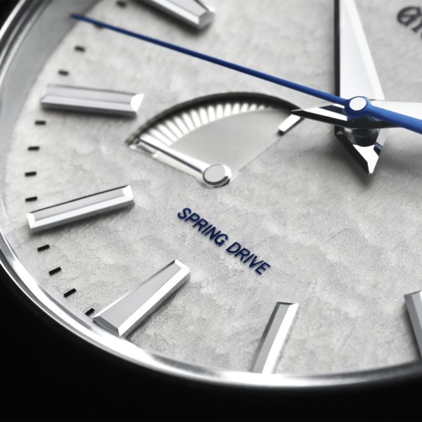 Montre Grand Seiko Heritage Spring Drive "Snowflake" cadran blanc bracelet titane 41 mm