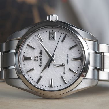Montre Grand Seiko Heritage Spring Drive "Snowflake" cadran blanc bracelet titane 41 mm