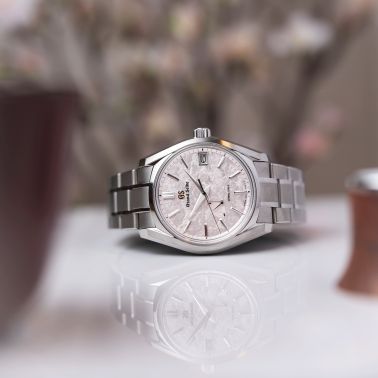 Montre Grand Seiko Heritage 24 seasons Printemps Spring Drive cadran rose bracelet acier 40 mm