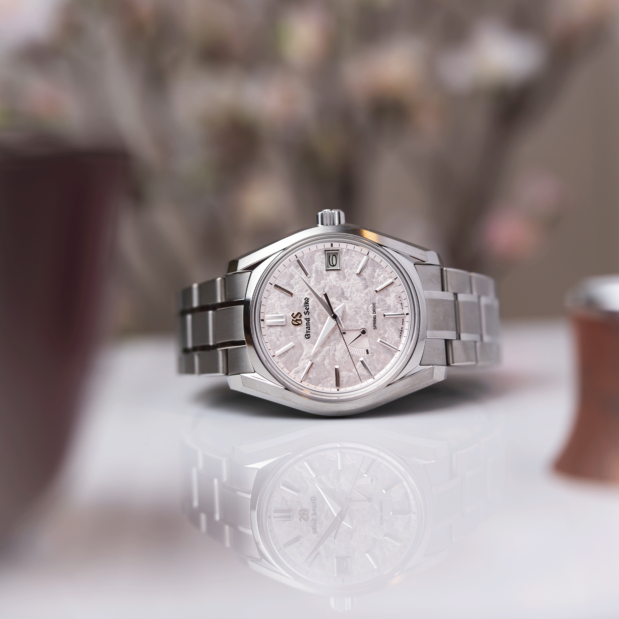 Montre Grand Seiko Heritage 24 seasons Printemps Spring Drive cadran rose bracelet acier 40 mm