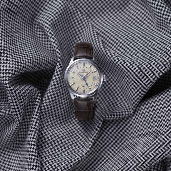 Montre Grand Seiko Elegance automatique GMT cadran ivoire bracelet cuir crocodile brun 39,5 mm
