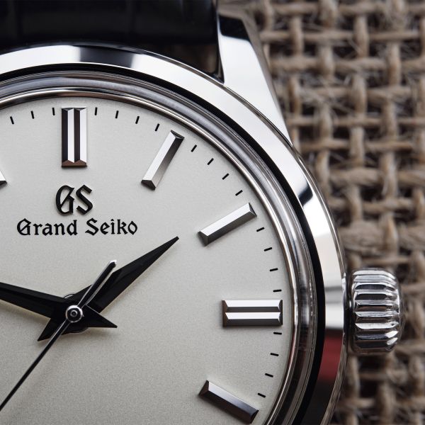 Montre Grand Seiko Elegance mécanique cadran ivoire bracelet cuir crocodile noir 37,3 mm