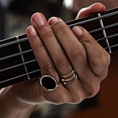 Bague Ginette NY Disc en or rose et onyx