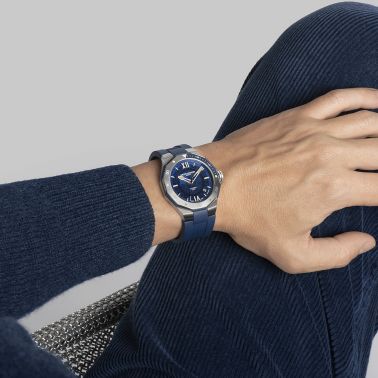 Baume et Mercier Riviera watch automatic blue dial blue rubber strap 42 mm