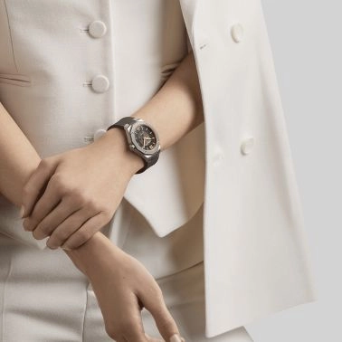 Baume et Mercier Riviera automatic watch titanium bezel grey dial grey rubber strap 39 mm