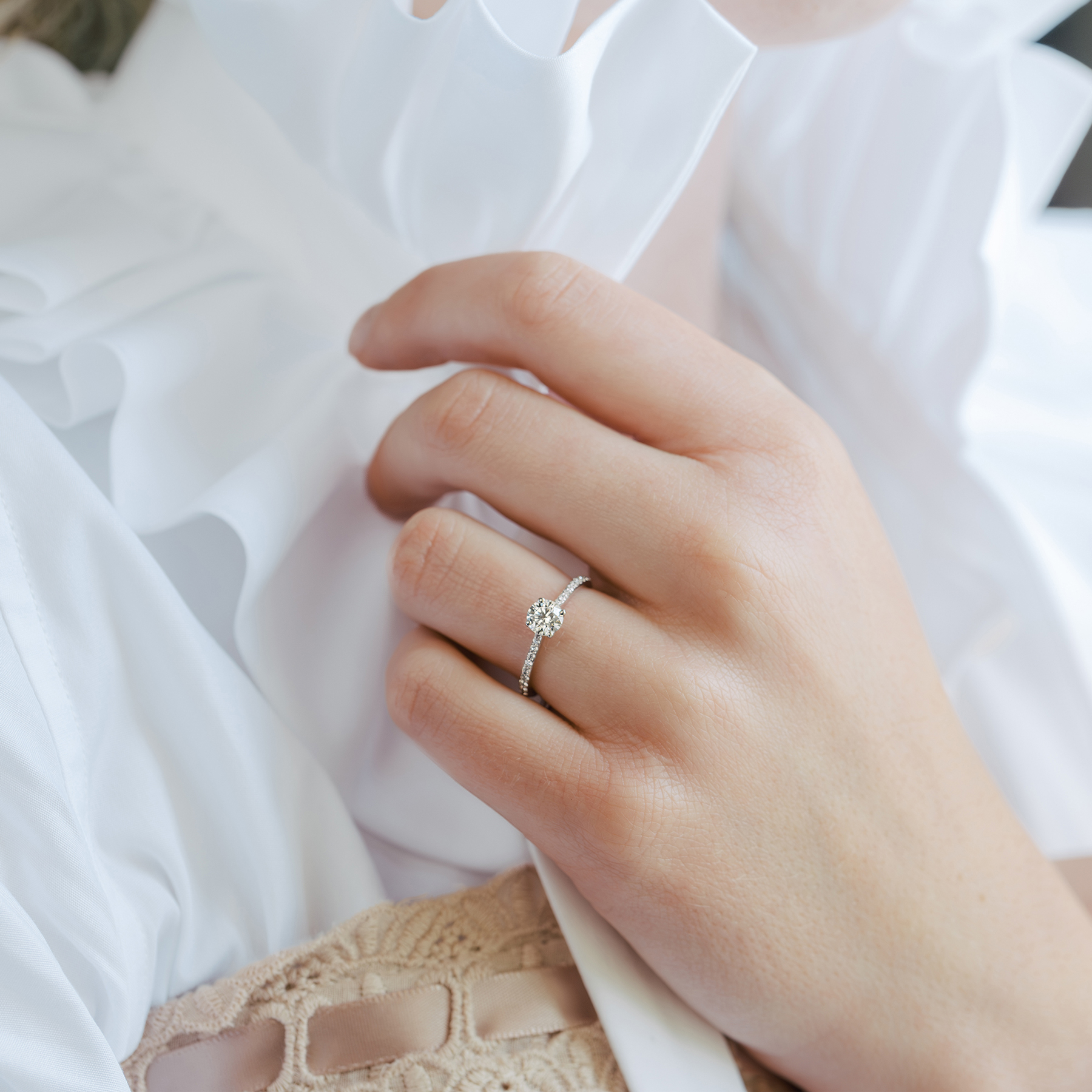 Lepage Demoiselle engagement ring in white gold diamonds