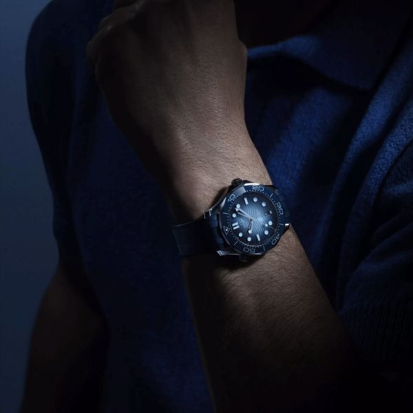 Montre Omega Seamaster Diver 300M 75ème Anniversaire Co-Axial Master Chronometer cadran bleu bracelet caoutchouc 42 mm