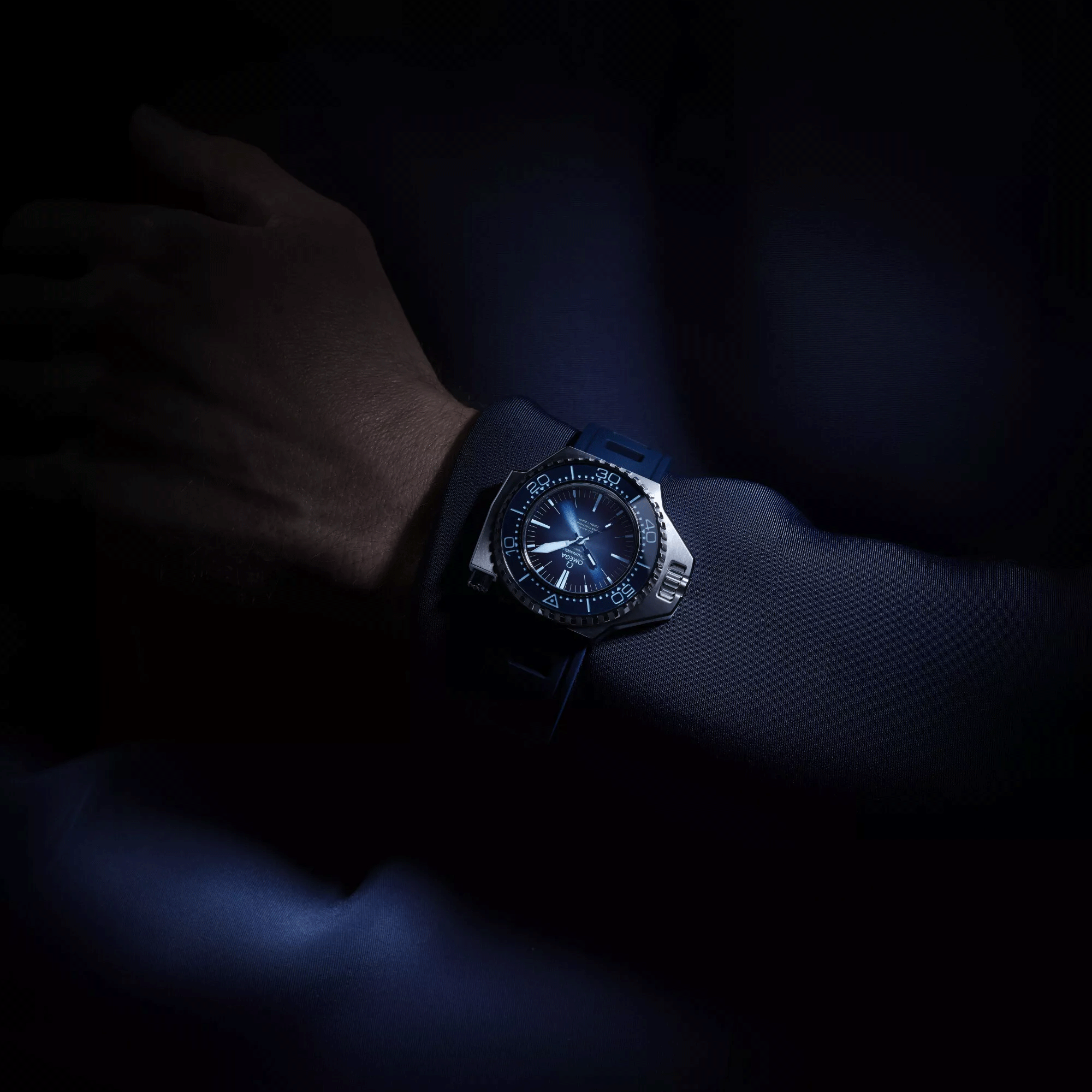 Montre Omega Seamaster Ploprof 1200M 75ème Anniversaire Co-Axial Master Chronometer cadran bleu bracelet caoutchouc 55 x 45 mm