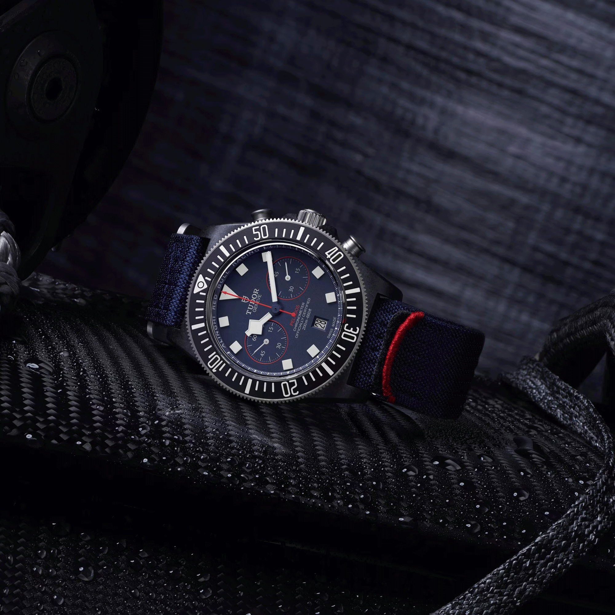 Montre Tudor Pelagos FXD Chrono Alinghi Red Bull Racing Edition automatique cadran bleu bracelet tissu bleu 43 mm M25807KN-0001