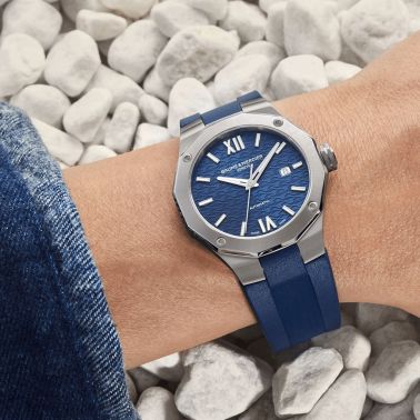 Montre Baume et Mercier Riviera automatique cadran bleu bracelet caoutchouc bleu 42 mm 10619