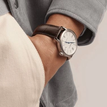 Montre Baume et Mercier Classima automatique cadran argenté bracelet cuir alligator marron 40 mm 10214