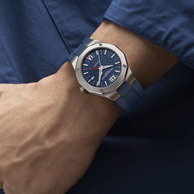 Montre Baume et Mercier Riviera GMT automatique cadran bleu bracelet caoutchouc bleu 42 mm 10659