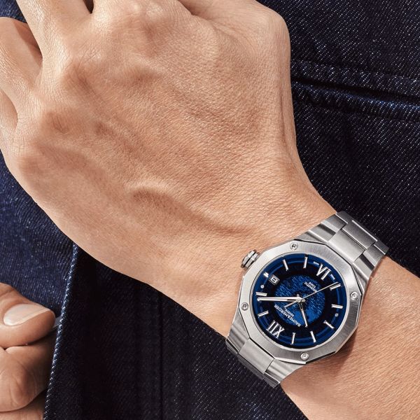 Montre Baume et Mercier Riviera automatique cadran bleu nuit bracelet acier 42 mm 10616