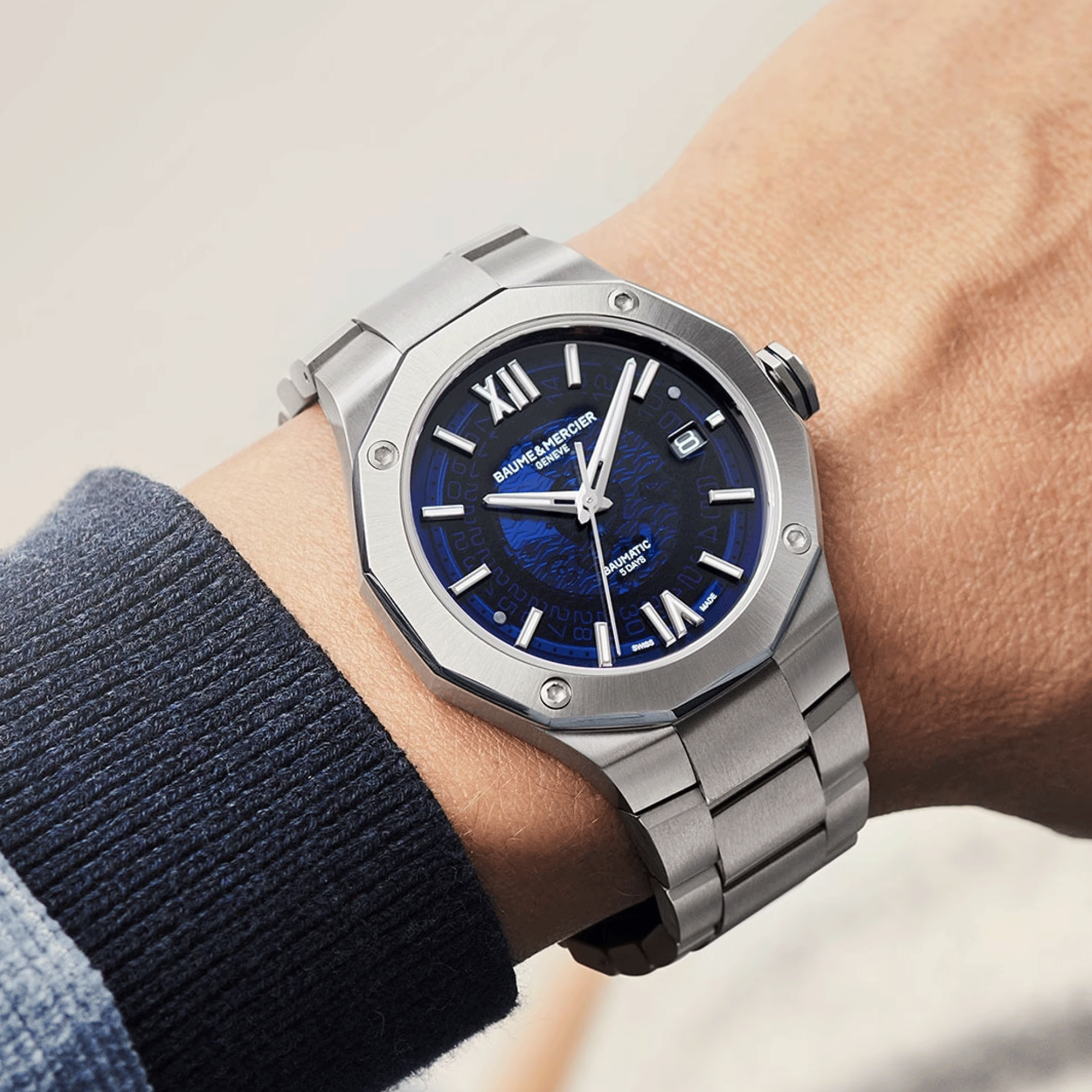 Montre Baume et Mercier Riviera automatique cadran bleu nuit bracelet acier 42 mm 10616