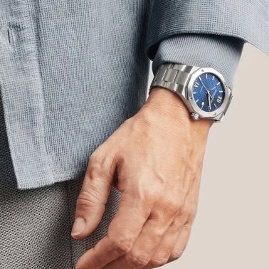 Montre Baume et Mercier Riviera automatique cadran bleu bracelet acier 42 mm 10620