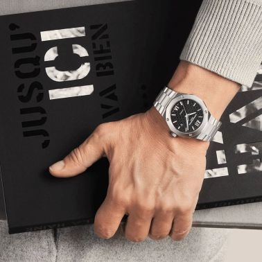 Watch Baume et Mercier Riviera automatic black dial steel bracelet 42 mm