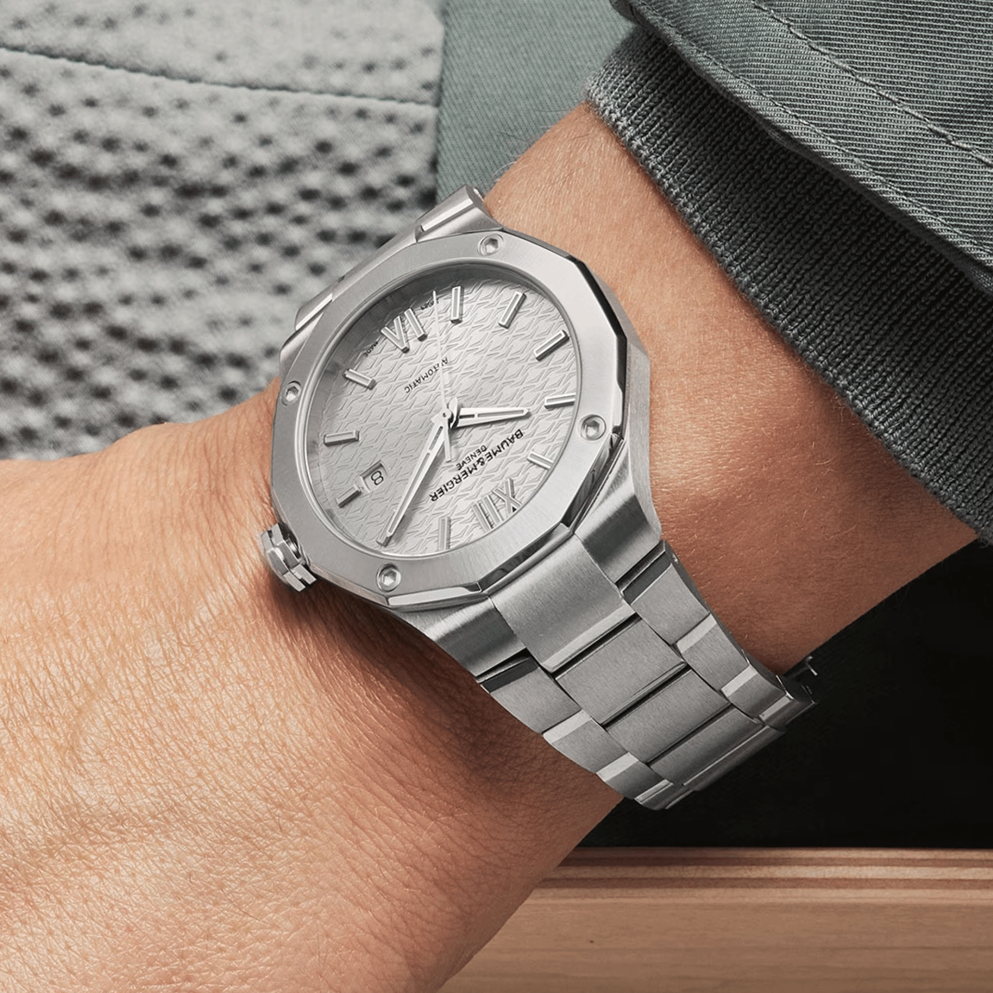 Watch Baume et Mercier Riviera automatic white dial steel bracelet 42 mm