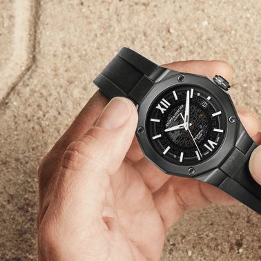 Montre Baume et Mercier Riviera ADLC noir automatique cadran noir bracelet caoutchouc noir 42 mm 10617