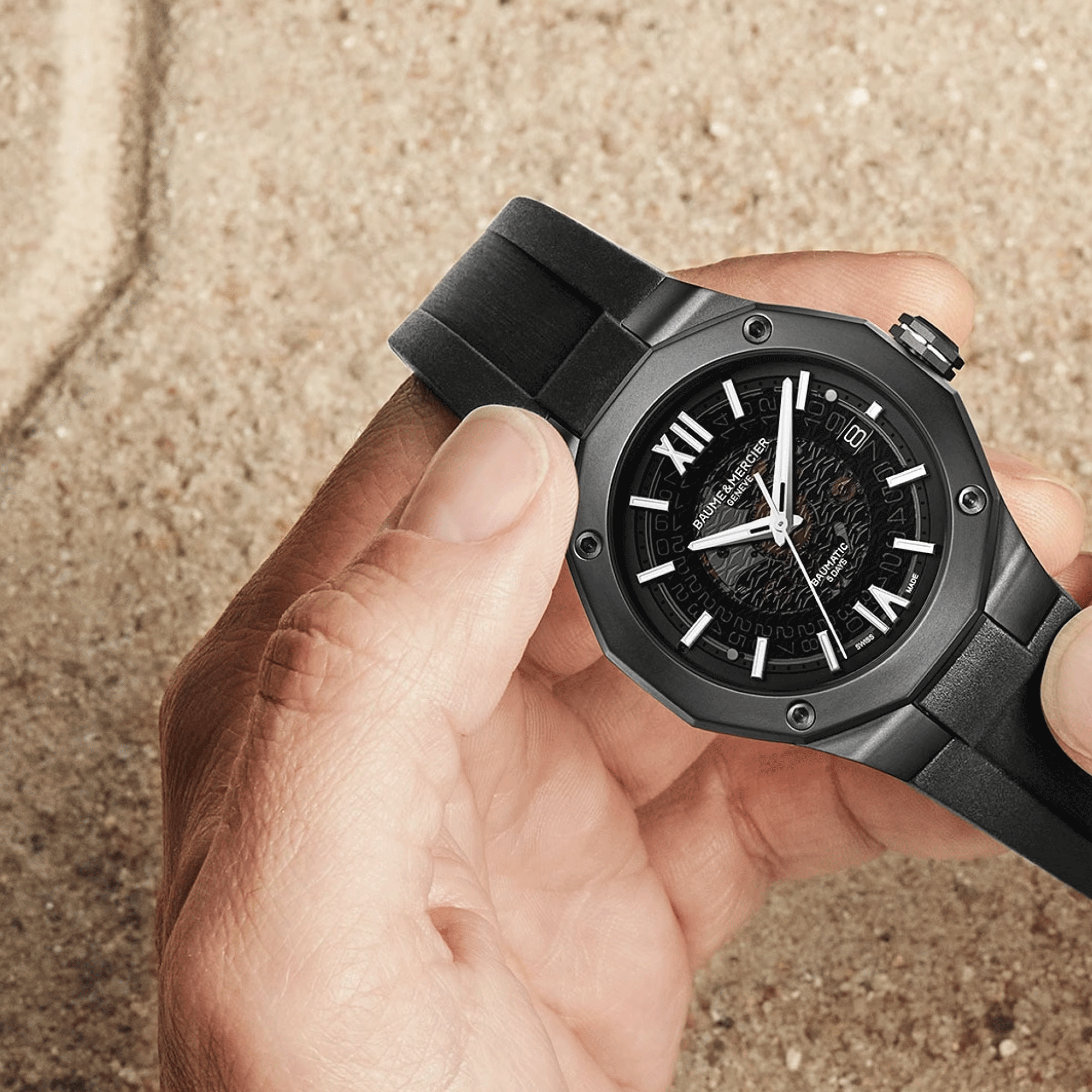 Montre Baume et Mercier Riviera ADLC noir automatique cadran noir bracelet caoutchouc noir 42 mm 10617